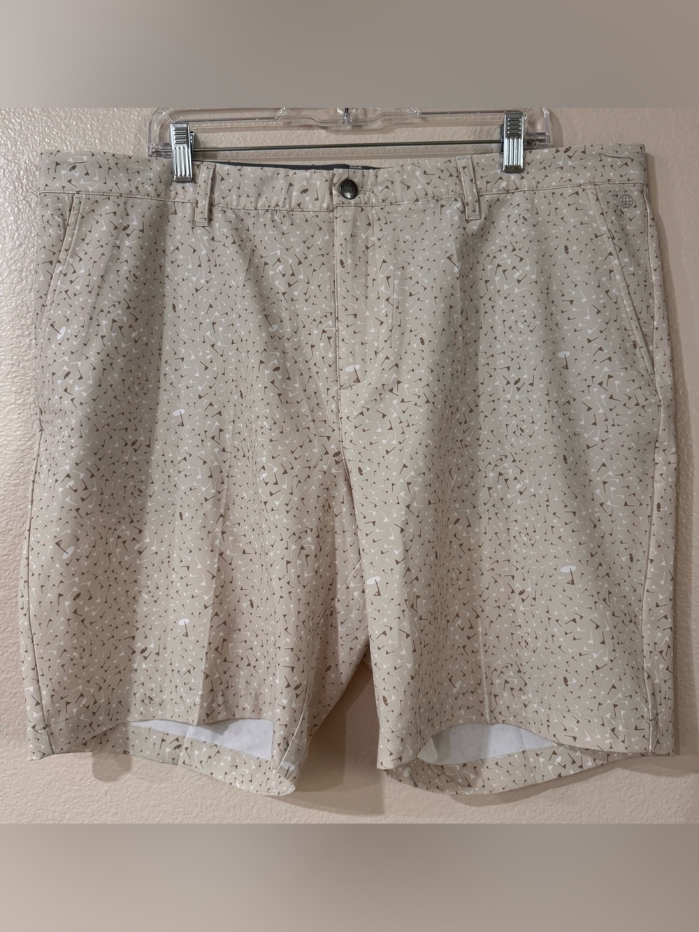adidas Ultimate365 Golf Shorts Tan Beige Novelty Pin Flag Umbrella Print Men 40